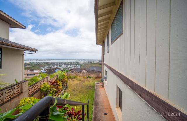 5BD 3BA 2CAR GARAGE House in AIEA Gallery 4