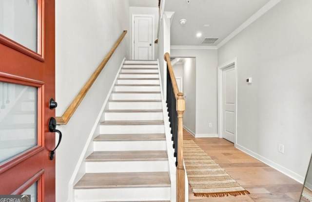 1045 Burnside Road NW Gallery 3