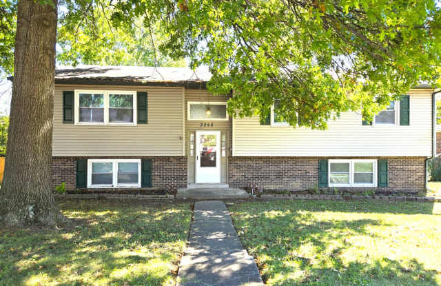 Spacious Split Level In Gainesway 251113 photos photos Spacious Split Level In Gainesway 251113 photos photos