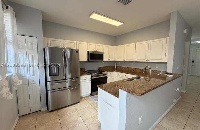 12989 SW 135th Ter Gallery 4