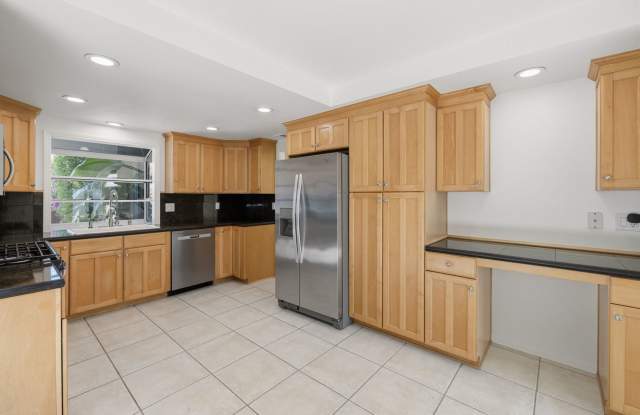 Beautifully Updated Home in Lake Lindero Gallery 4