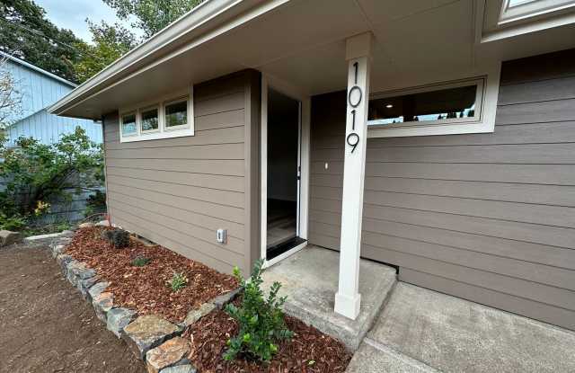 2 Bedroom Home for Rent in Hood River Gallery 3