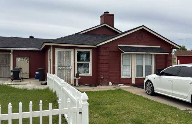 4 bedroom 2 bathroom house! Housing accepted! photos photos 4 bedroom 2 bathroom house! Housing accepted! photos photos