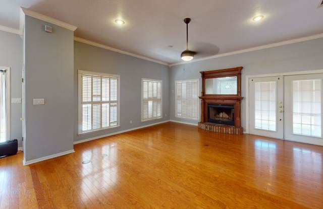 4 bedroom 2.5 bath on over 2 acres with inground pool Gallery 3