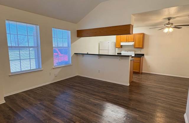 Charming 2BR Duplex – Comfort, Style & Convenience Gallery 1