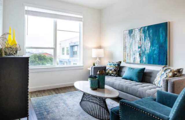 2467 E Riverside Dr Gallery 2