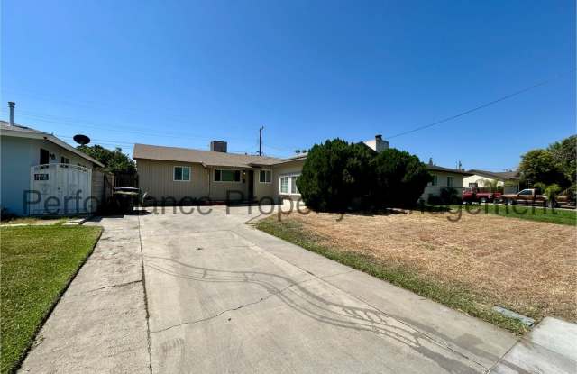 Cute 3 Bed/1 Bath SE Bakersfield Home w/ Solar, RBP, and Security Deposit Alternative Option photos photos