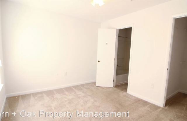 Room in 4 Bedroom Home at Collegiate Cir Gallery 4