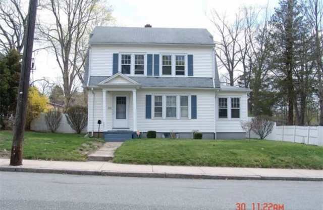 23 Holl Street - 23 Holl Street, Manchester, CT 06040