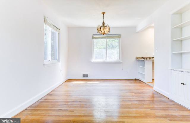 5622 YORKTOWN BOULEVARD Gallery 4