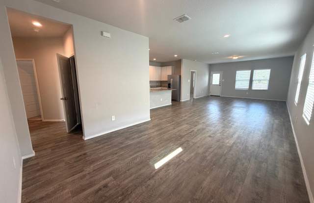 3BD 2BA in Converse Gallery 4