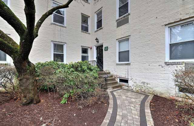 128 Woodside Green - 128 Woodside Green, Stamford, CT 06905