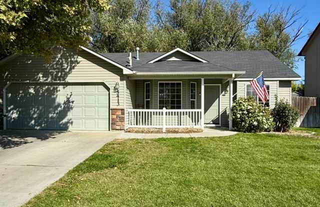 Located in Caldwell, ID, this 3-bedroom, 2-bath home offers thoughtful layout and convenient features. Gallery 1