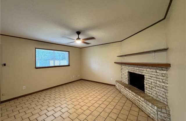 4422 Oxford Drive Gallery 3