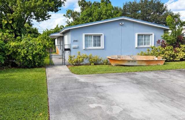 1041 SW 32ND Court Gallery 1