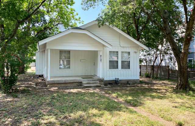 East Austin charmer! - 2107 East 21st Street, Austin, TX 78722
