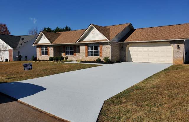 Maryville 37804 - 3 bedroom, 2 bedroom home - Call Karen Robertson (865) 454-7626 photos photos