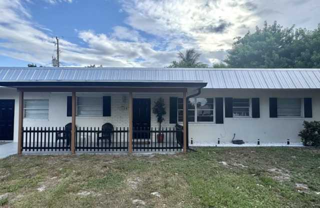 1604 SE Apache Avenue photos photos