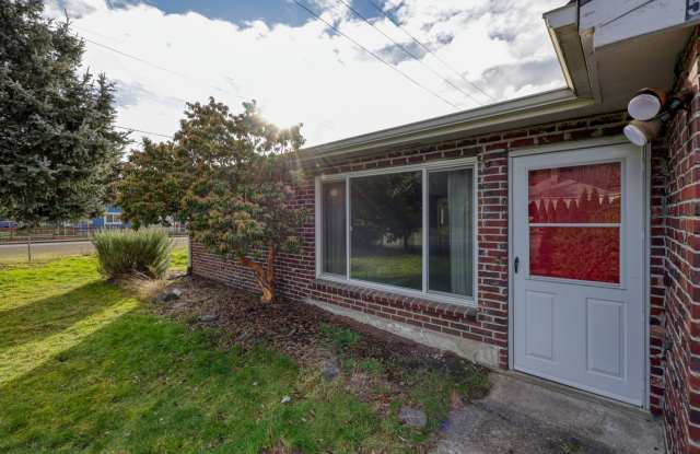 Desirable Tumwater Hill 1960's classic charmer with 2 beds, 1 bath, attached garage. New paint and flooring! Gallery 4