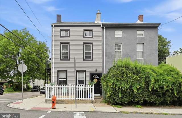 400 GREEN Lane Gallery 1