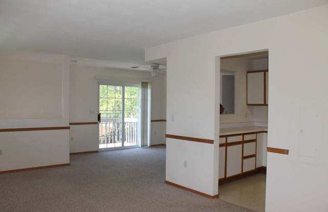 Charming 2-Bedroom Apartment with Private Entrance, Garage, In-Unit Laundry Gallery 4