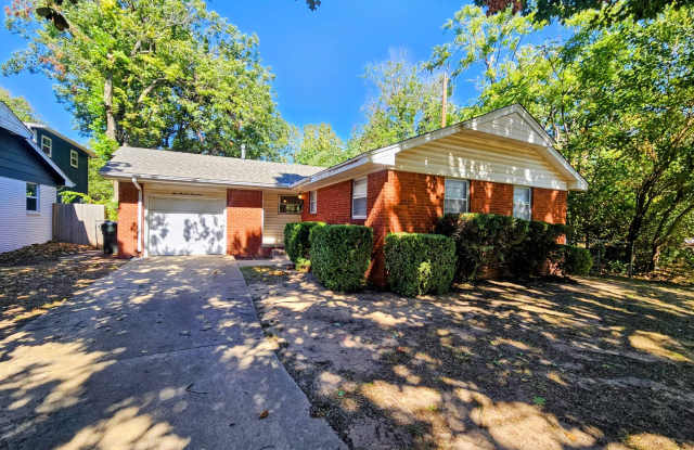 (3) Bed/(1.5) Bath in Core Norman Avail Now! Pets Negotiable! Gallery 1