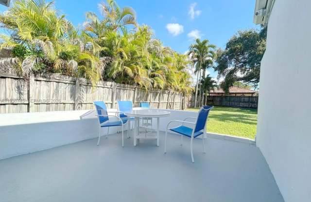 121 SW 51st Ave photos photos