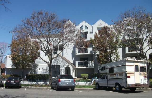 1 Bed/1 Bath Condo with 2 Parking Spaces!! - 505 West 5th Street, Long Beach, CA 90802