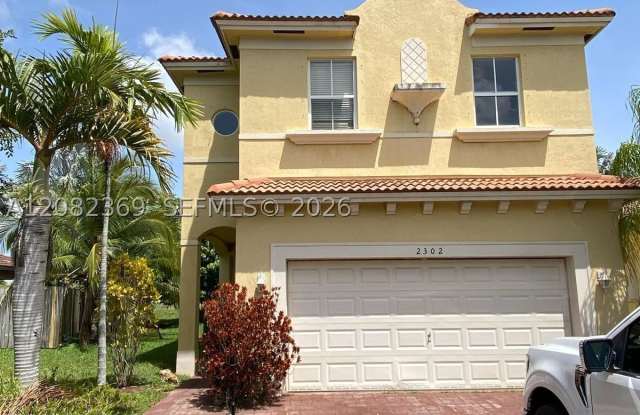 2302 NE 37th Ter photos photos