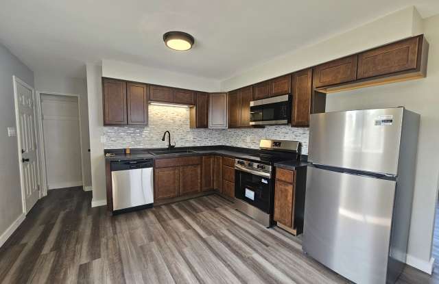NE 3 bedroom 1 bath with garage near shopping. photos photos