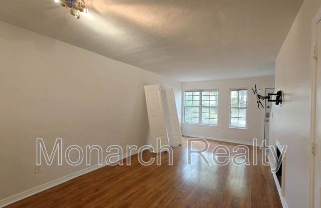620 SW 10th Lane Unit 4  Gainesville, Florida 32601 Gallery 2