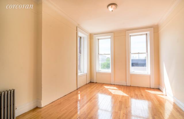 814 Manhattan Avenue - 814 Manhattan Avenue, Brooklyn, NY 11222