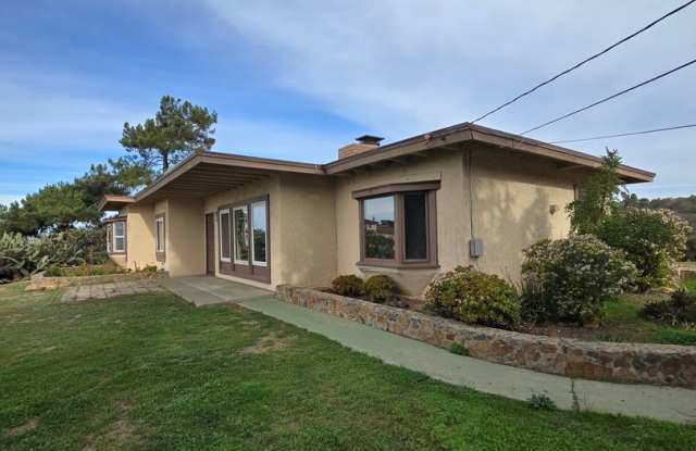 3-Bedroom Home with Indoor Laundry and Ocean View - 1835 Elevado Road, San Diego County, CA 92084