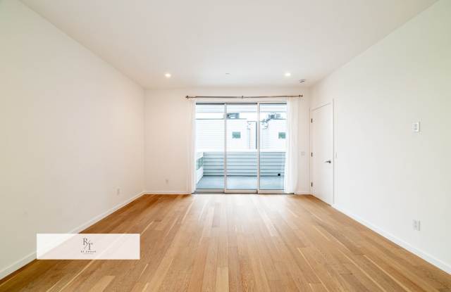Modern 4-Level Residence with Private Patio & Expansive Westside Views ! Gallery 4