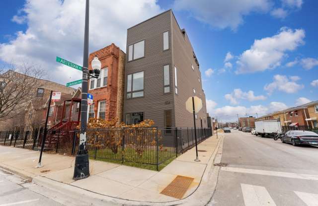 2437 W Jackson Boulevard photos photos