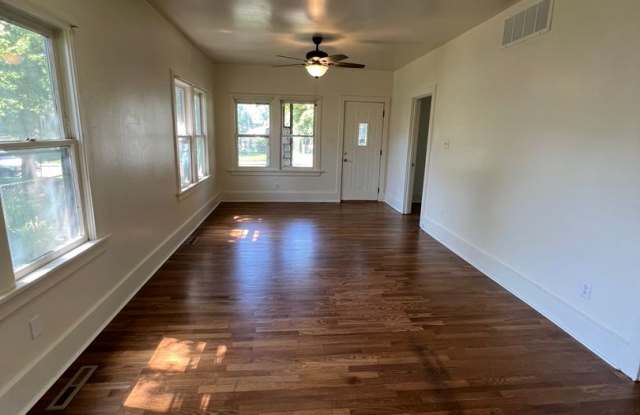 Remodeled Like New 2 Bedroom 1 Bath Gallery 4
