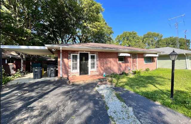 3BR, 2BA Home Close to Campus with Car Port, Washer/Dryer, Spacious Closets Gallery 1