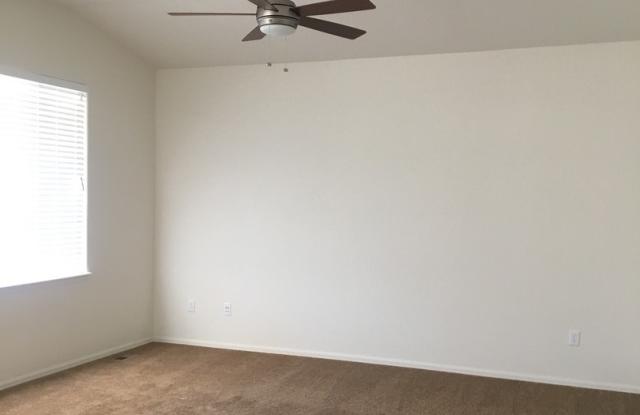 Newer, Spacious 3 Bedroom / 2 Bath Home in Wellington! Newer carpet and paint Gallery 4
