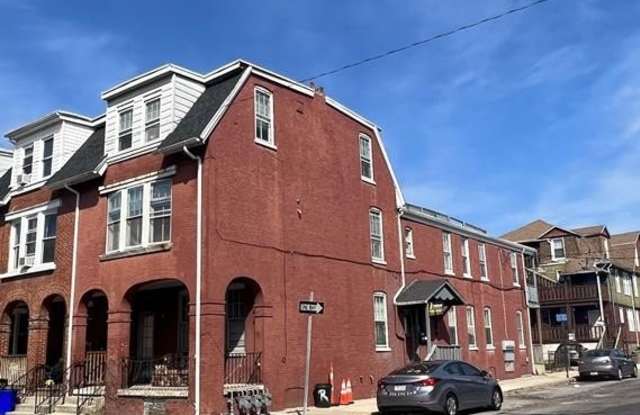 124 DEWEY Street Gallery 1