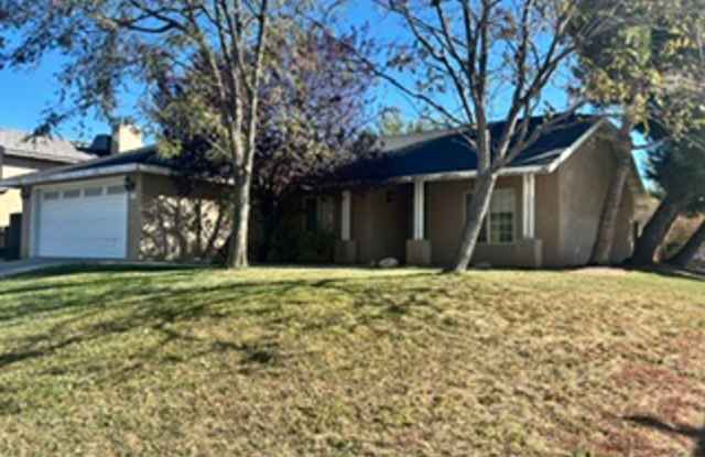 4 bedroom with a/c in City Of Tehachapi Gallery 1