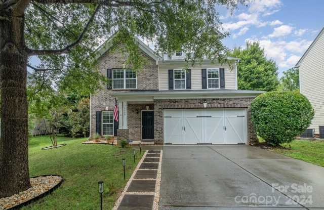 Like a new Berewick SFH - 9909 Barrands Lane, Charlotte, NC 28278