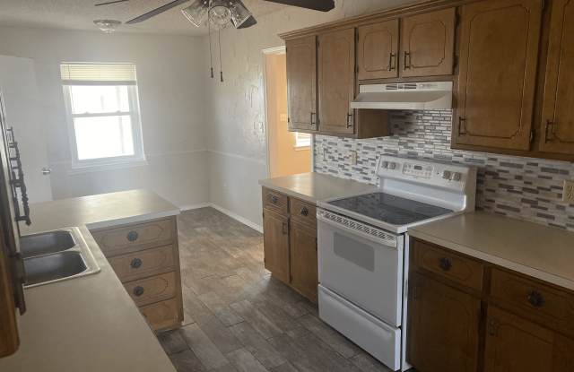 2108 N Village Dr Gallery 4