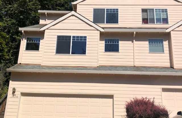 13050 SW Creekshire Drive ~ Excellent Progress Ridge Duplex photos photos