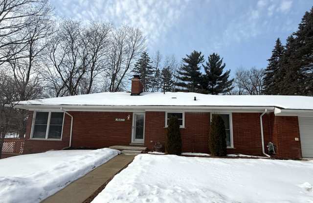 Move-In Ready 2 bedroom, 1.5 bathroom Home in Livonia photos photos