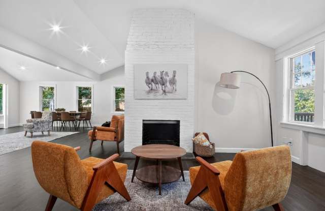 1 Month Free | Luxury 3BR Home in Prospect Hill photos photos
