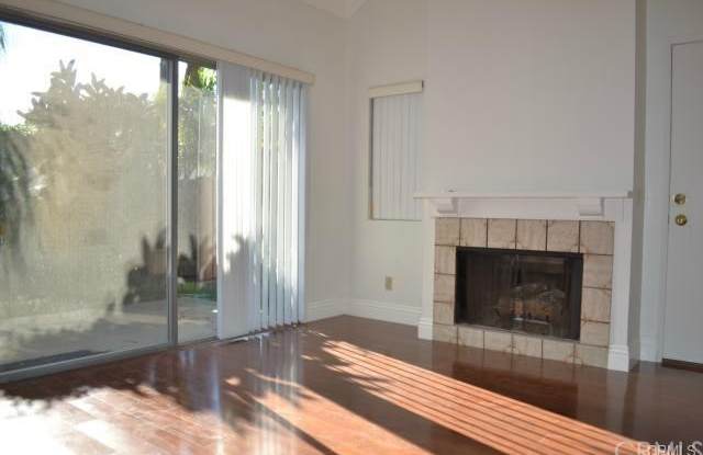 2254 S Greenwood Place Gallery 3