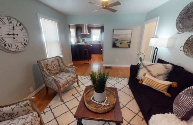 2305 North Maplewood Avenue - 1 Gallery 4