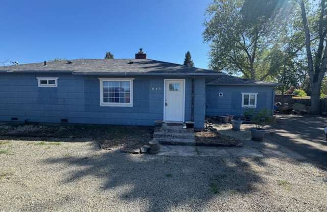 4 BEDROOM HOME INCLUDES SEPARATE GUEST QUARTERS -FURNISHED OR UNFURNISHED- TONS OF PARKING photos photos