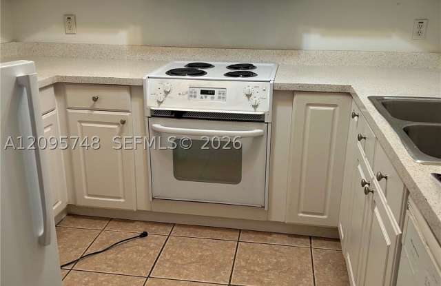 10330 N MILITARY TR Gallery 3