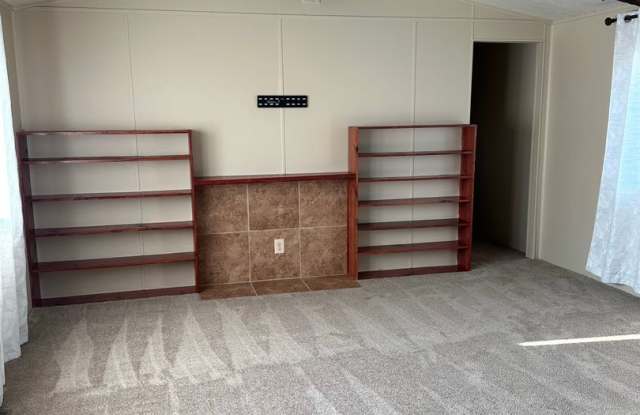 406 W Walnut Gallery 3